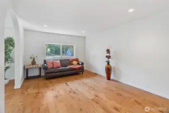 Hardwood floors throughout ...