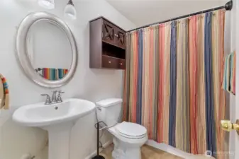 Upper floor full bath ...