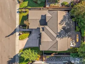 A well cared for, 10 year old home.