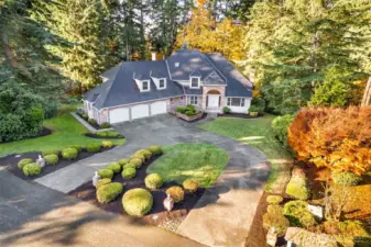 Simply beautiful 3760 square foot home with lovely landscaped 1.07 acre lot.    Come and see all that Woodinville has to offer!