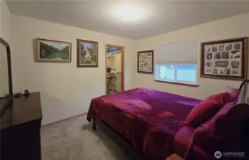 2nd bedroom