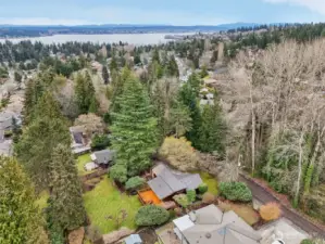 Aerial view highlights proximity to Lake Washington.