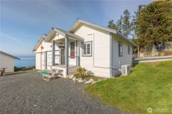 The cabin includes a loft, kitchenette, bathroom with shower and heat pump