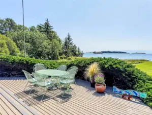 Breathtaking panoramic views of whales and other wildlife, outer islands, the Salish Sea and the Olympic Mountains!