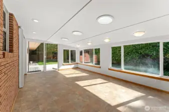 Enclosed sun room