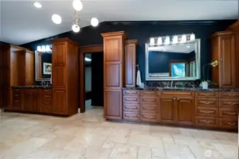 Primary en-suite with separate vanities & plentiful storage! The door between leads to two large walk-in closets.