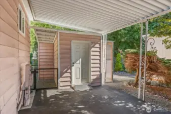 Storage/Workshop Room off carport