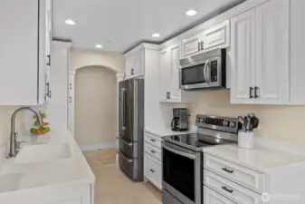 Updated kitchen & stainless appliances