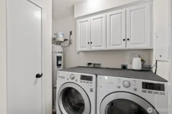 Full size laundry room-W/D included