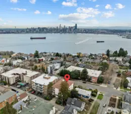 Close to Alki and Admiral district amenities