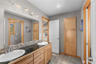 Ensuite Bathroom-Upstairs