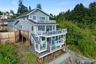 3 Levels of decks and covered patio!
