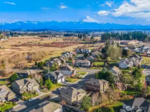 Gorgeous setting in the Quiet Water Community at Lake Tapps!
