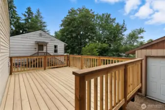 Brand new deck ready for entertaining