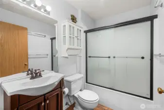 2nd Bathroom