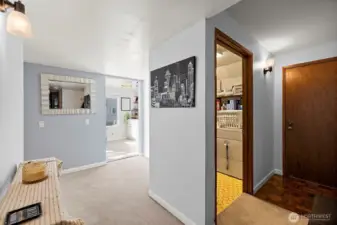 R Side Entry and Mud/Laundry