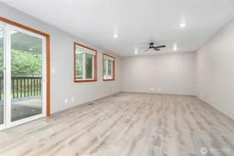 Very large secondary living space. New ceiling fans, upgraded lighting, and flooring