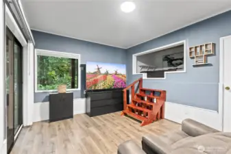 Cozy bed nook, great for hosting