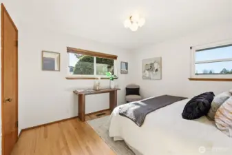 Note the pretty oak hardwoods floors in both bedrooms!