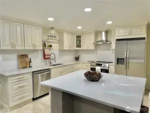 Large island with eat-in option.