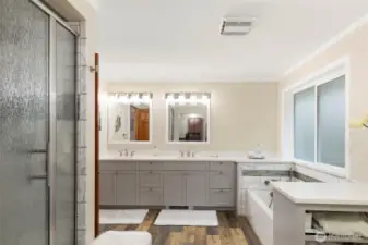 Walk in shower, huge en-suite bath.