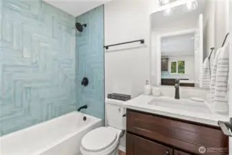Full Bath w/Custom Tile Shower Surround