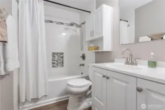Upstairs full bathroom