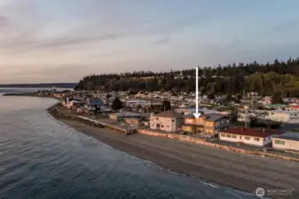 Rare Whidbey Island low-bank waterfront—step directly onto the beach for salmon fishing, crabbing, kayaking, and whale watching. Panoramic Puget Sound views create the perfect backdrop for passing boats, soaring eagles, and unforgettable sunsets.