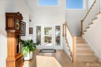 From this vantage point, the open living spaces and elegantly crafted staircase draw your eye to the sparkling waters beyond. Floor-to-ceiling windows bring the outdoors in, creating a harmonious flow between the home’s modern interior and its spectacular waterfront setting.