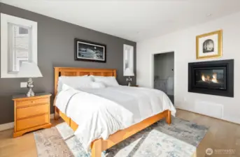 This exquisite double-sided gas fireplace creates a seamless connection between the primary bedroom and the spa-inspired soaking tub. It provides both warmth and ambiance, allowing you to enjoy cozy evenings in bed or a relaxing bath while taking in flickering firelight and waterfront views—a perfect blend of comfort and indulgence.