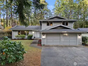 Welcome to your peaceful retreat, yet right in the heart of Silverdale!