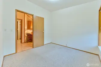 2nd bed/office non staged.