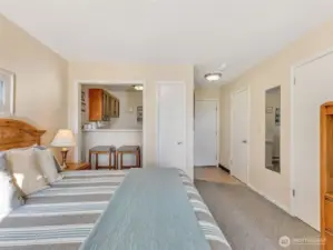 King-size bed, dining counter and kitchen in unit 419 (studio).