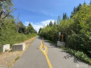 Borders the Olympic Discovery Trail