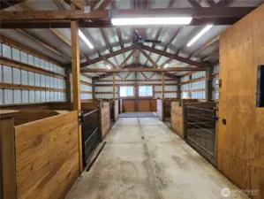 5 Stalls, Wash Rack & Tackroom set up for Minis