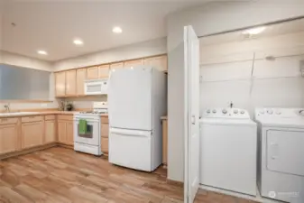Convenient laundry closet; washer & dryer stay with home