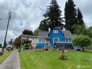 Triplex in Bremerton on corner lot is walkable to the Navy base. 2 units plus unfinished basement in main house, 1 unit plus unfinished shop space in carriage house.