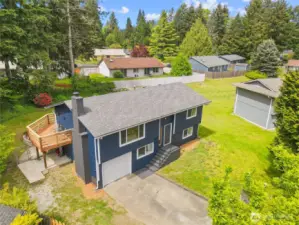 Gorgeous split level with fully fence back yard!