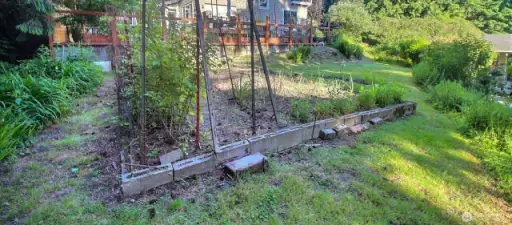 Level and large garden area