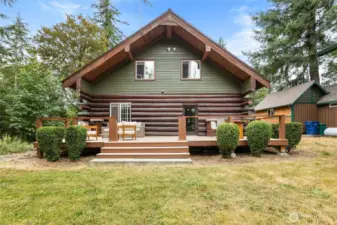 Back Deck, Great for Entertaining!