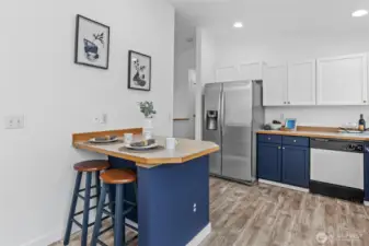 Kitchen bar seats 4.
