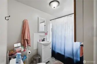 Bright and fresh bathroom with bathtub.