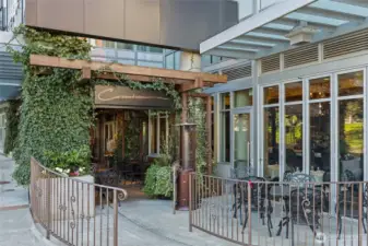 Minutes from "Old Main Street" quaint shops and restaurants