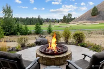 Rock-crusher cone firepit...grab a glass of wine and enjoy the views!