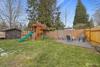 Play area, fire pit and chicken coop - yes please!