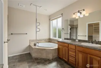 Jetted corner tub and dual sinks.