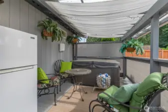 Patio with hot tub-Fridge does not convey