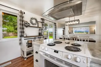 Kitchen/Dining with access to backyard patio