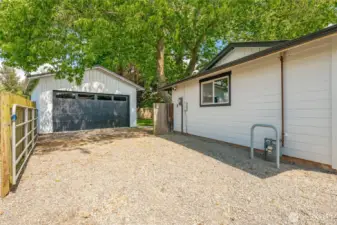 Shop/Garage