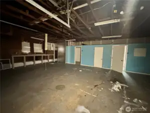 Workshop space, there is also a 1/2 bath